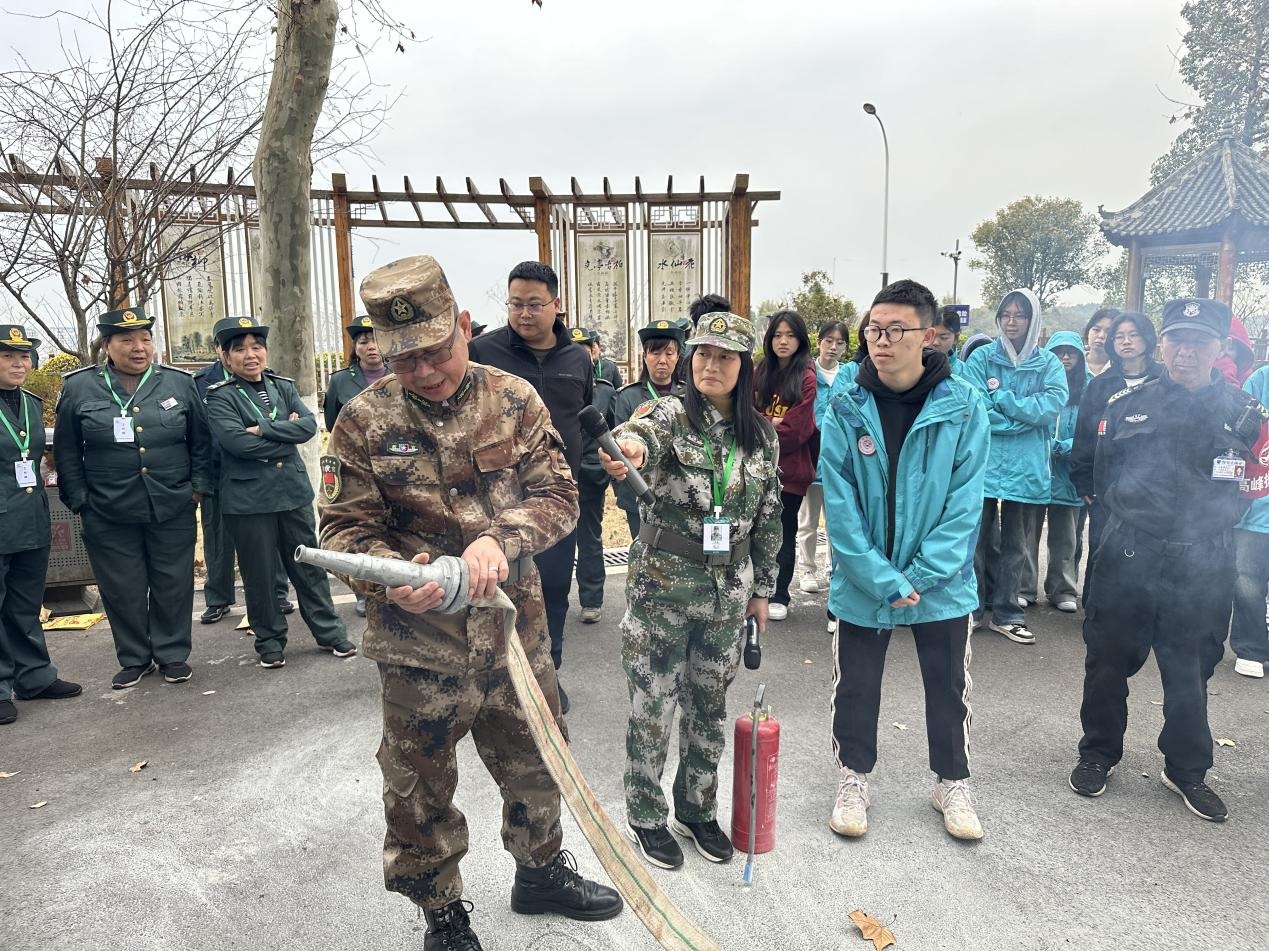 消防安全實戰(zhàn)演練13.JPG